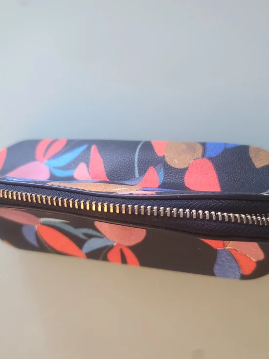 Love & Lore Black Floral Zip Pouch — Multicolor Print - Picture 2 of 5